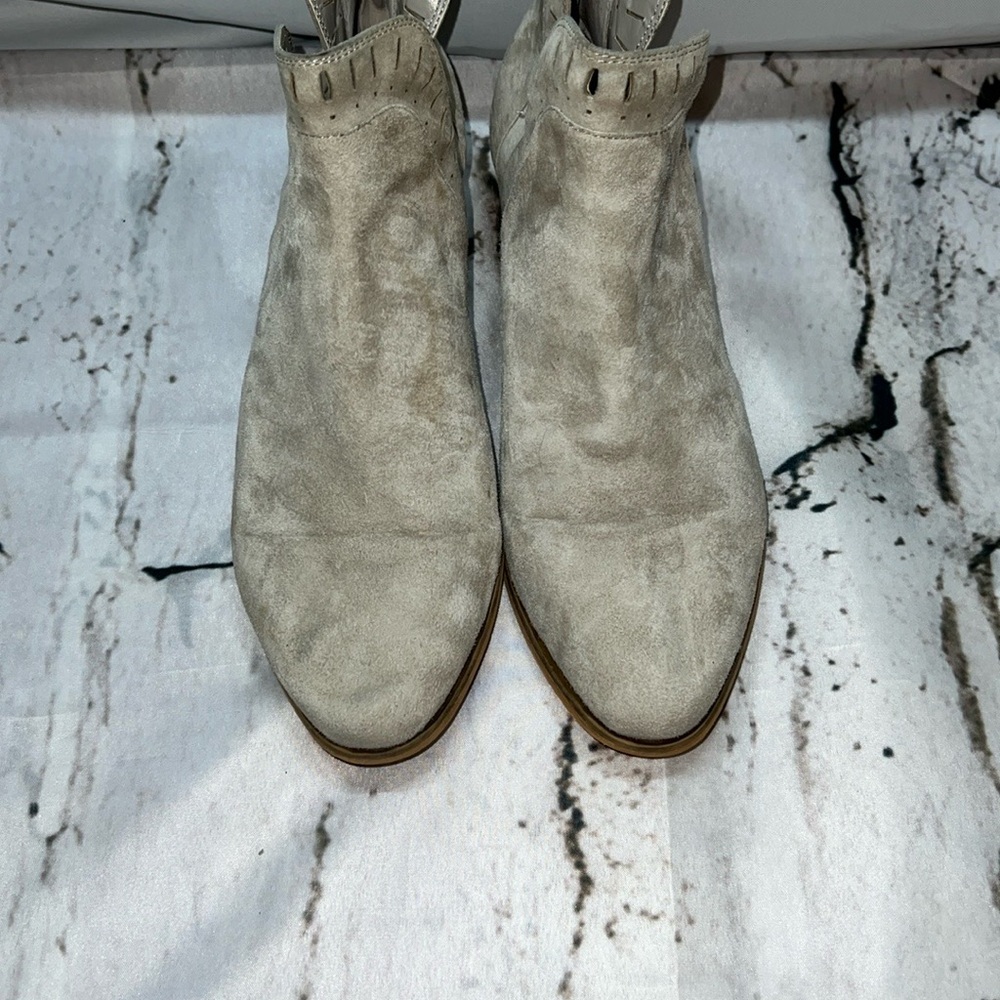 Caslon Cream Ankle Booties Suede Classic‎ 9 cowgirl western